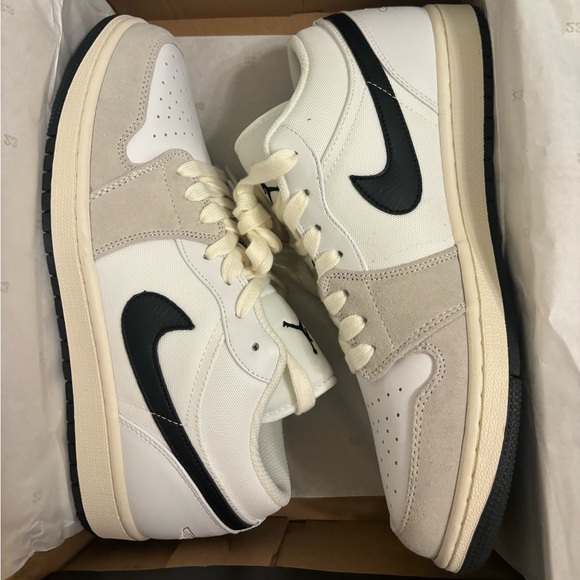 Air Jordan 1 Low (NOT REAL) - Picture 2 of 4